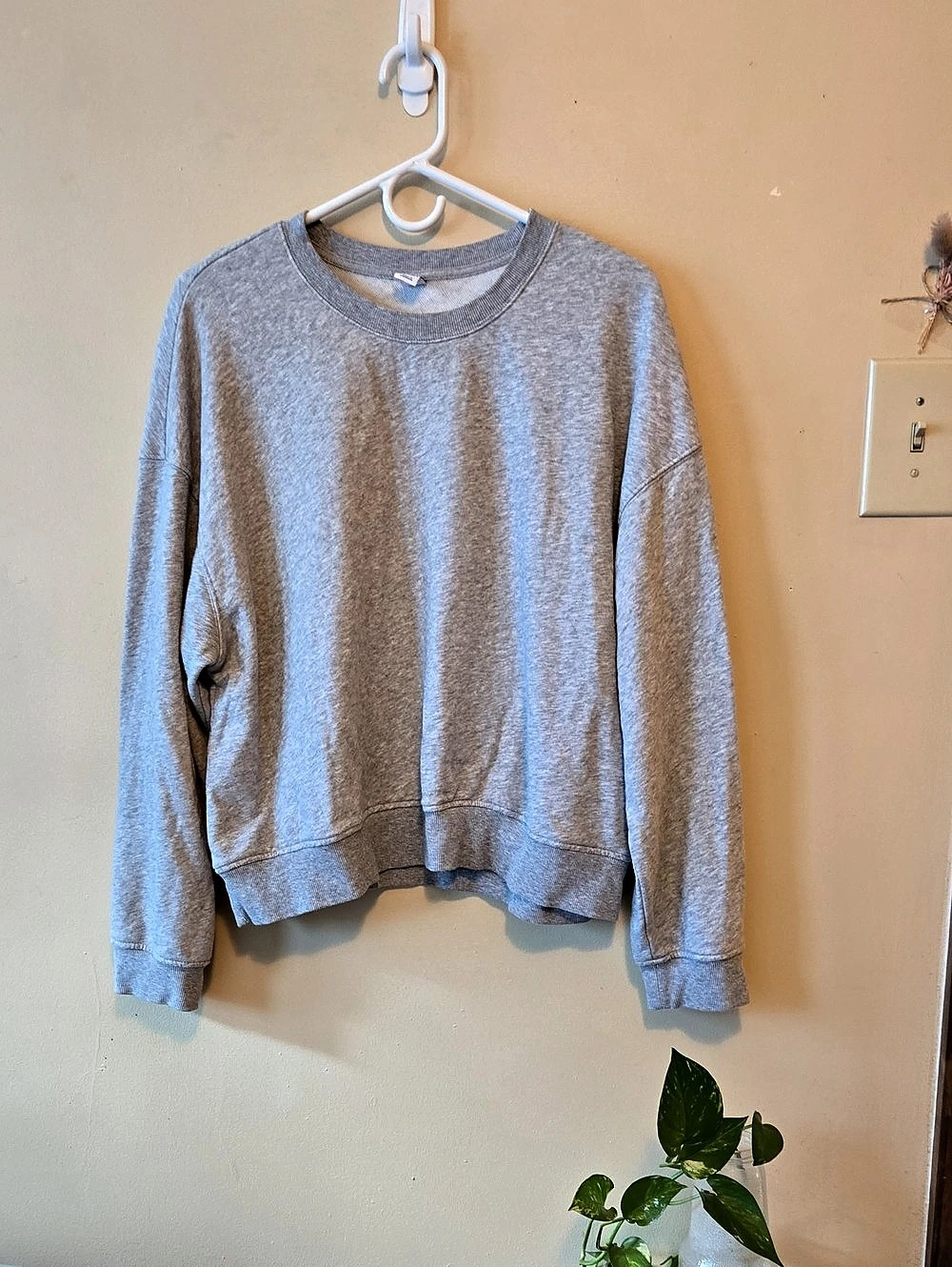 Old Navy Gray Crewneck Sweatshirt Size XL